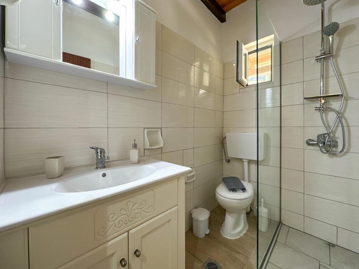 Barbara House Apartment Doukádes